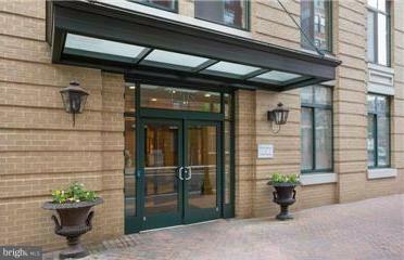 Property Photo: 1205 N Garfield Street N 905 VA 22201
