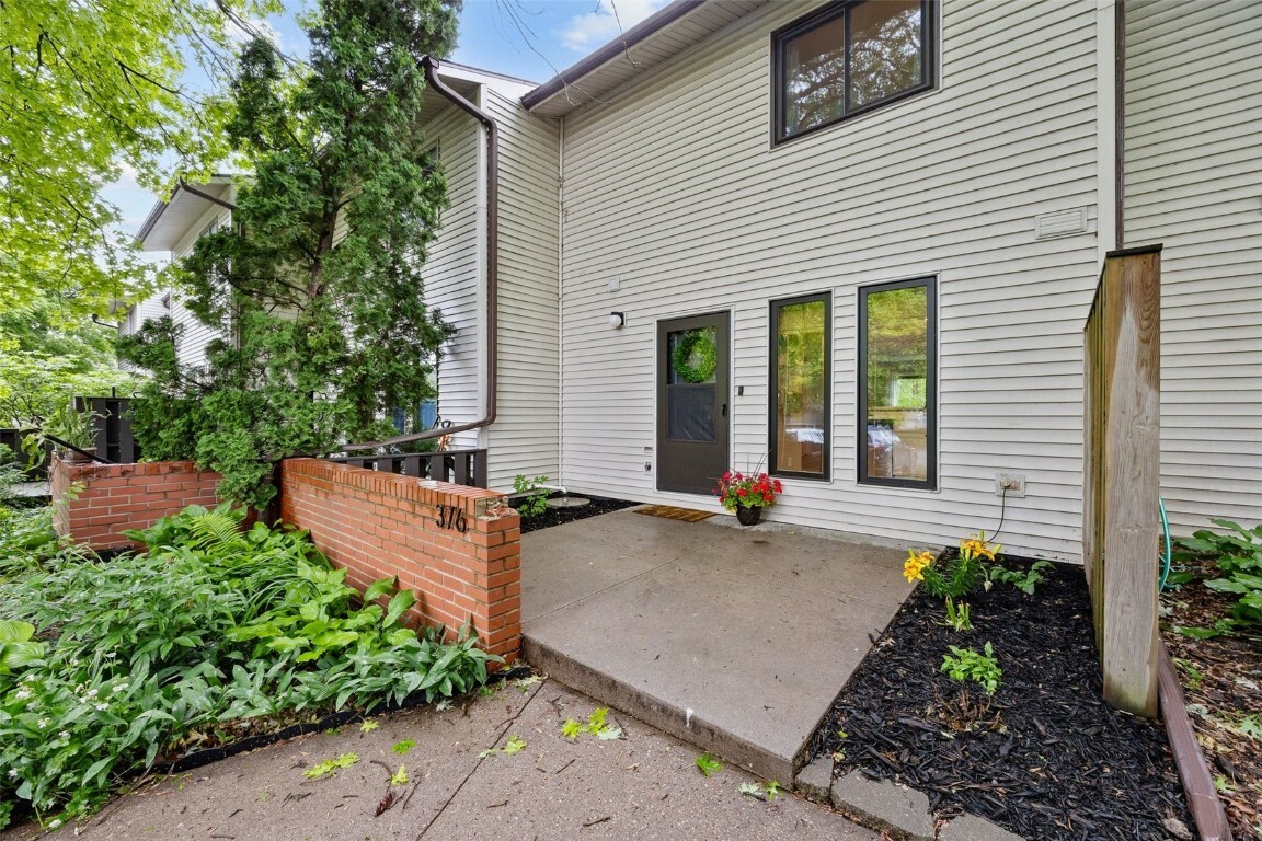 Property Photo:  376 Samoa Place  IA 52246 