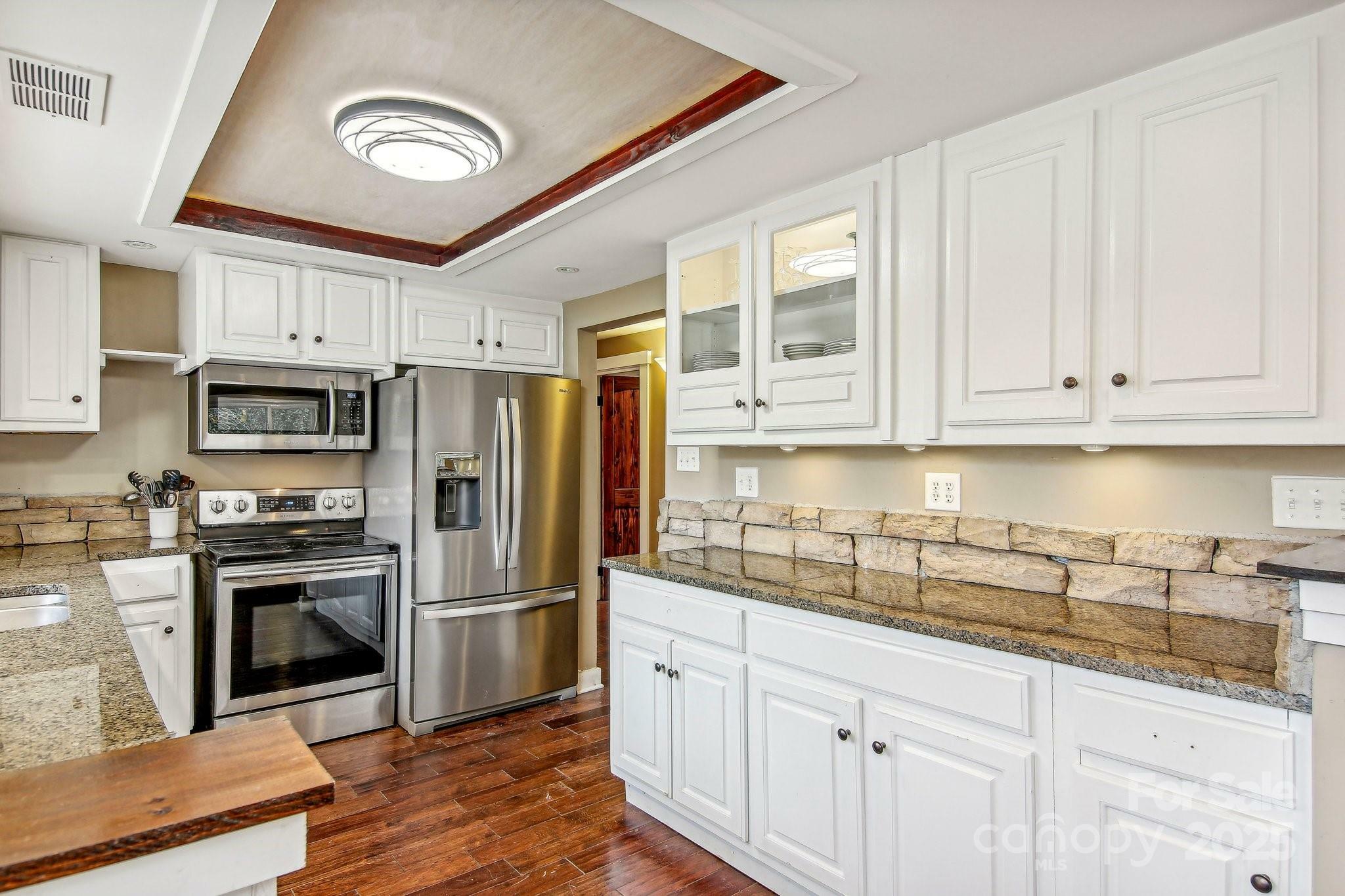 Property Photo: 231 Highlands Loop NC 28751