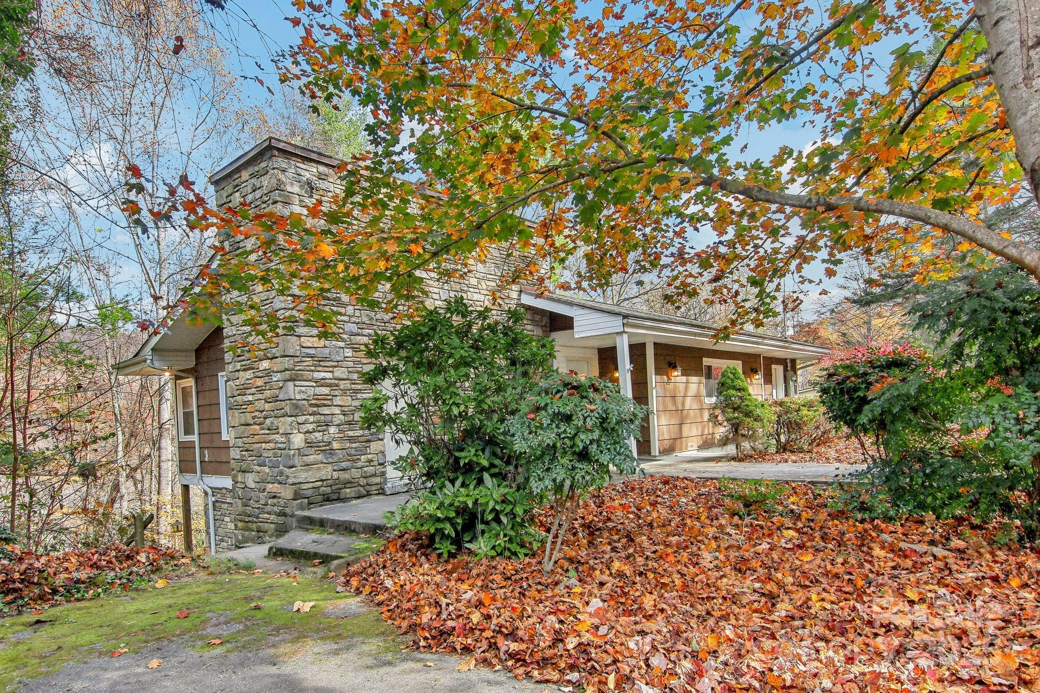 Property Photo: 231 Highlands Loop NC 28751