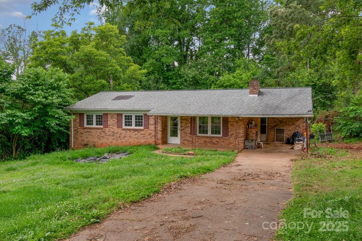 Property Photo:  302 Kimberlee Drive  NC 28152 