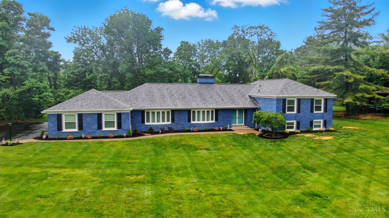 Property Photo: 8415 Crestdale Court OH 45236