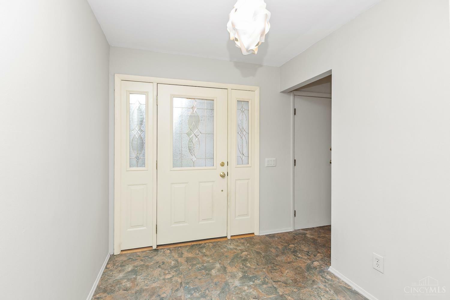 Property Photo: 1864 Edgewater Drive OH 45240