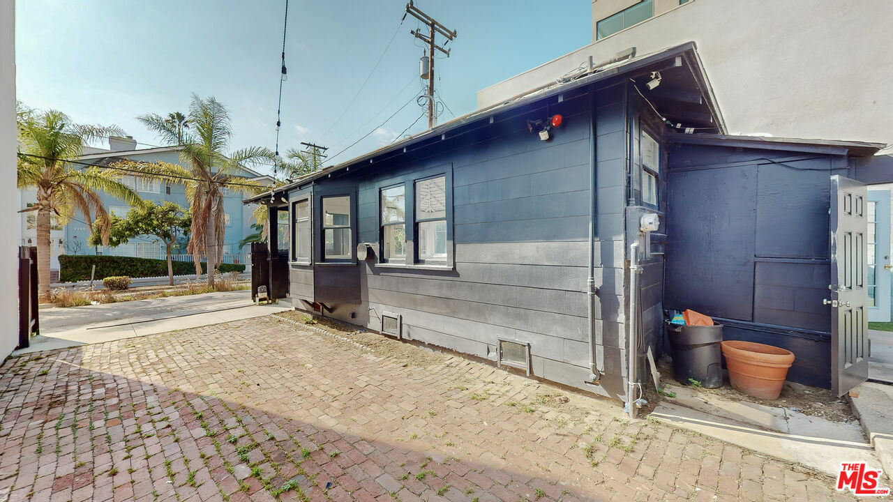Property Photo: 2221 Neilson Way CA 90405