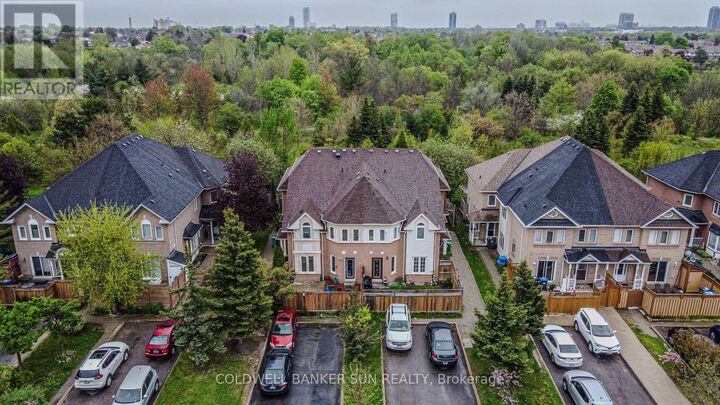 194 Pressed Brick Drive  Brampton (Brampton North) ON L6V 4K7 photo
