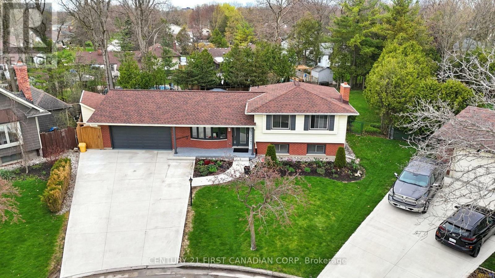 Property Photo: 55 St Lawrence Place ON N6J 2G4