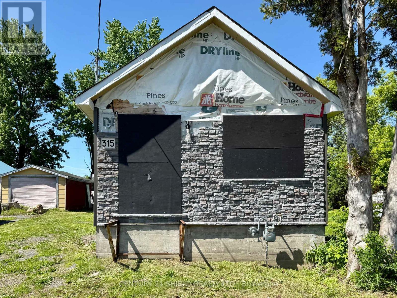 315 Danis Avenue  Cornwall ON K6H 5E8 photo