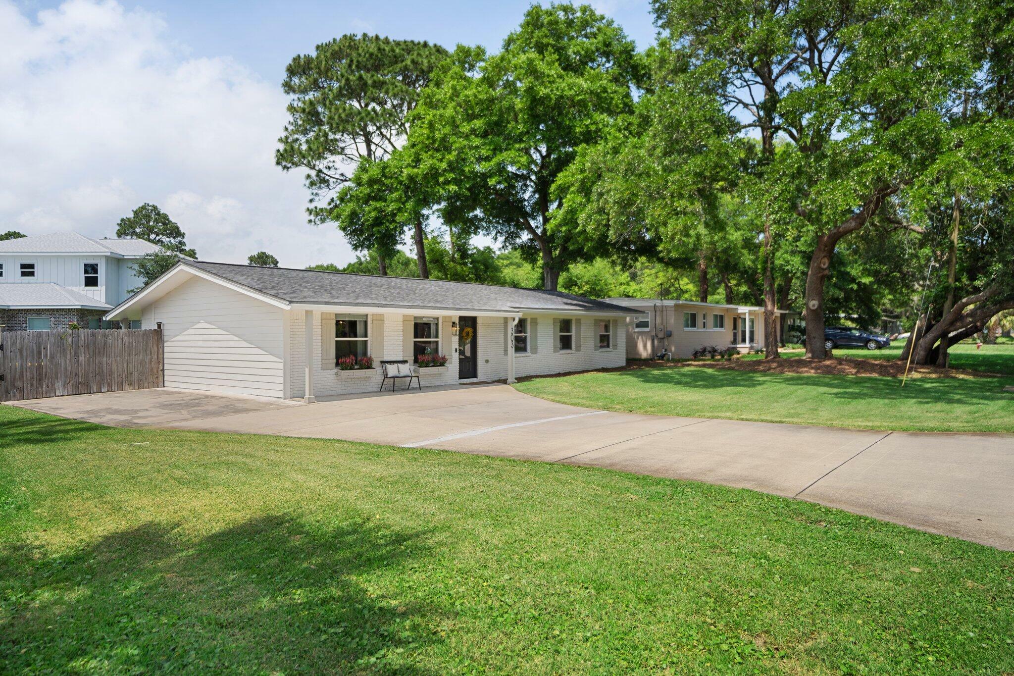 Property Photo: 303 NE Ohio Place FL 32548