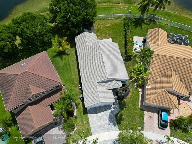 Property Photo: 951 Falling Water Rd FL 33326