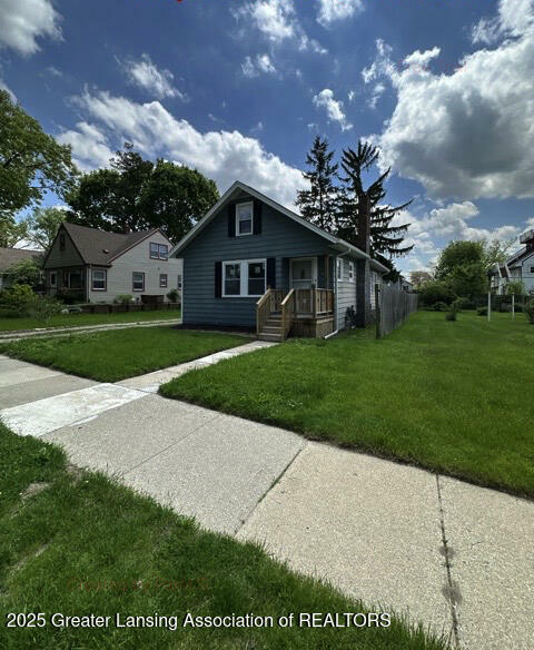 Property Photo: 1110 E Hazel Street MI 48912