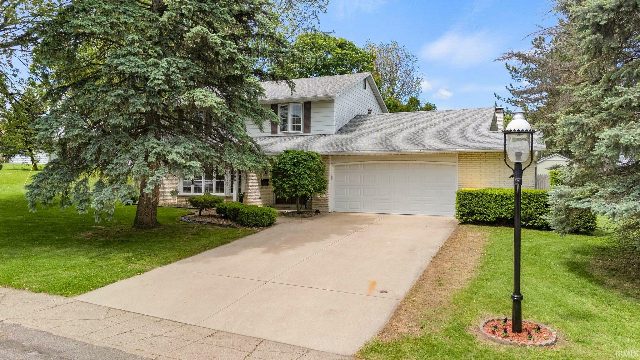 Property Photo:  405 Inglenook Place  IN 46703 