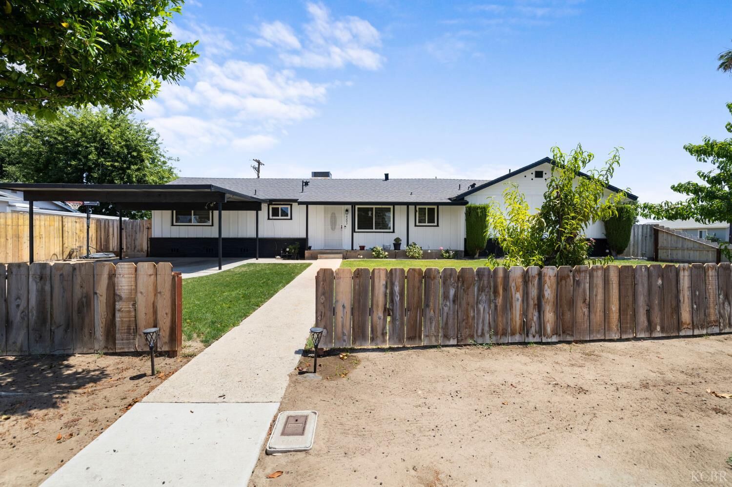 Property Photo:  4202 N Manila Avenue N  CA 93727 