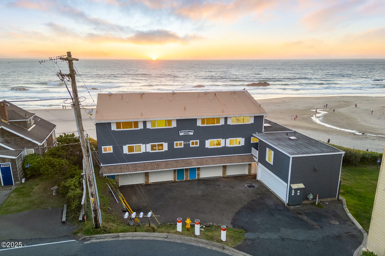 Property Photo: 3929 NW Jetty Avenue 2 OR 97367