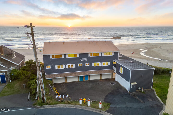 Property Photo: 3929 NW Jetty Avenue 2 OR 97367