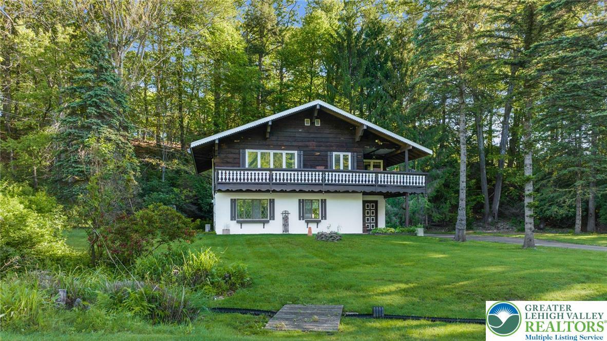 Property Photo: 160 Camelback Road PA 18372