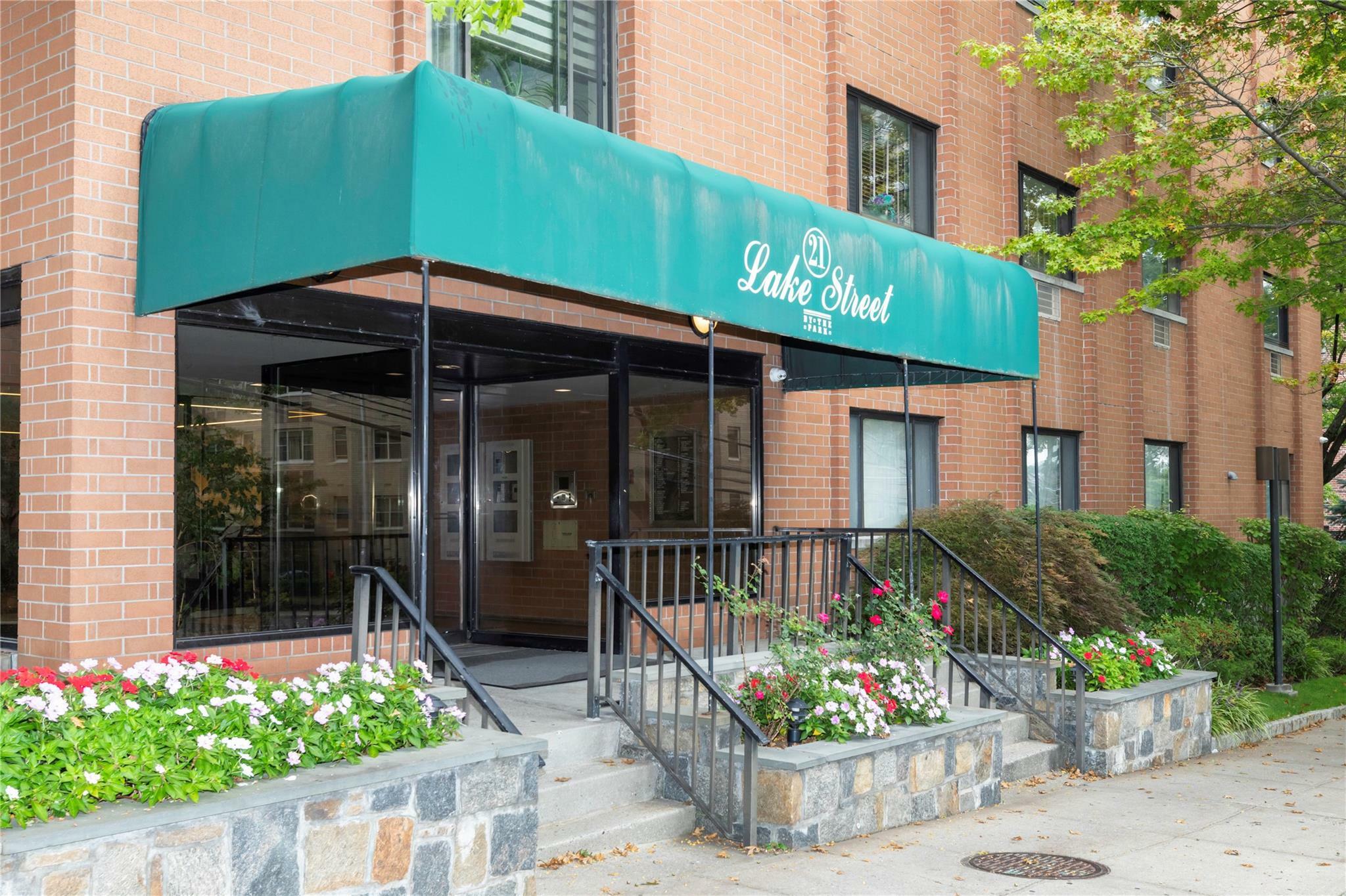 Property Photo: 21 Lake Street 6A NY 10603