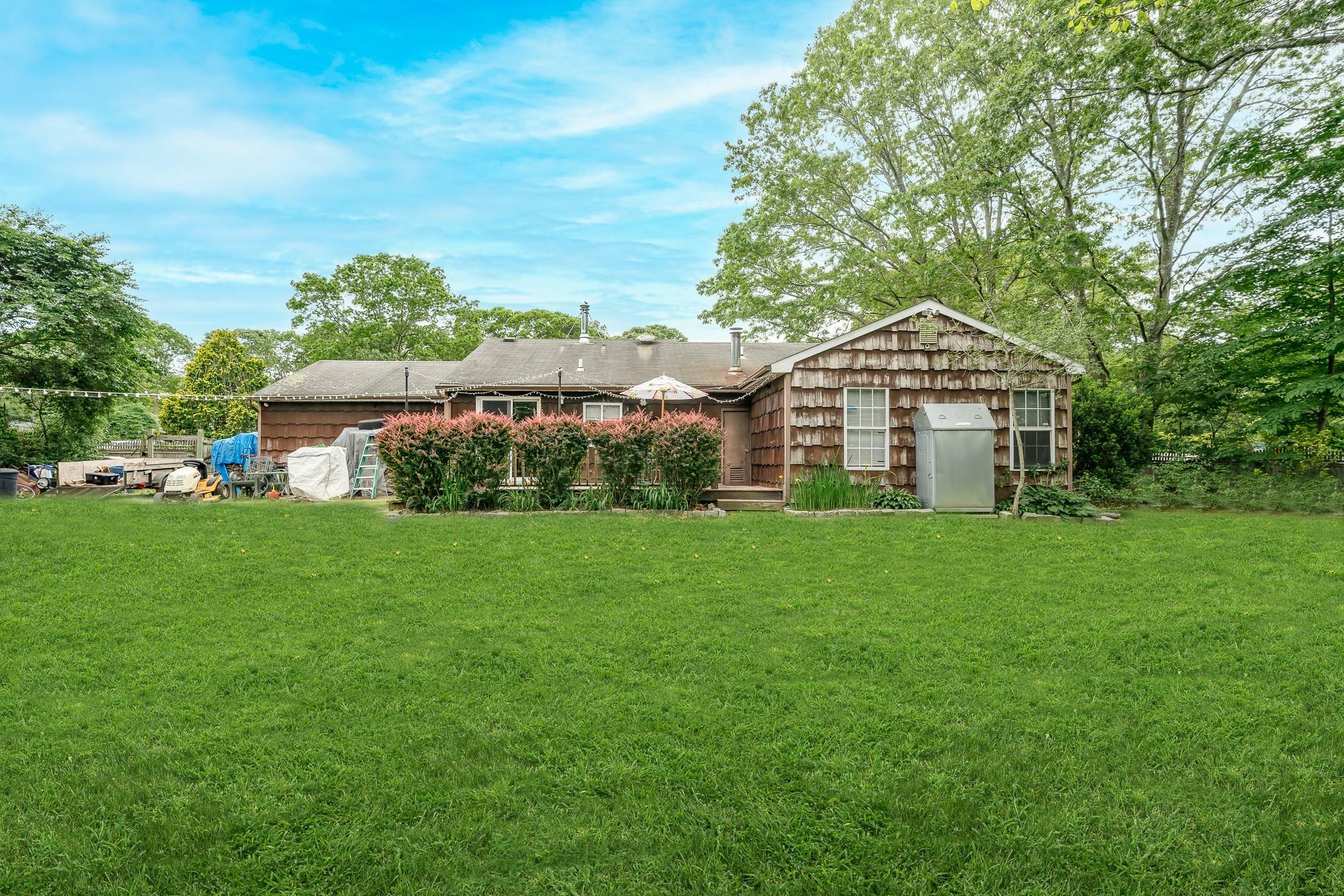 Property Photo:  7 Cedar Heights Drive  NY 11961 