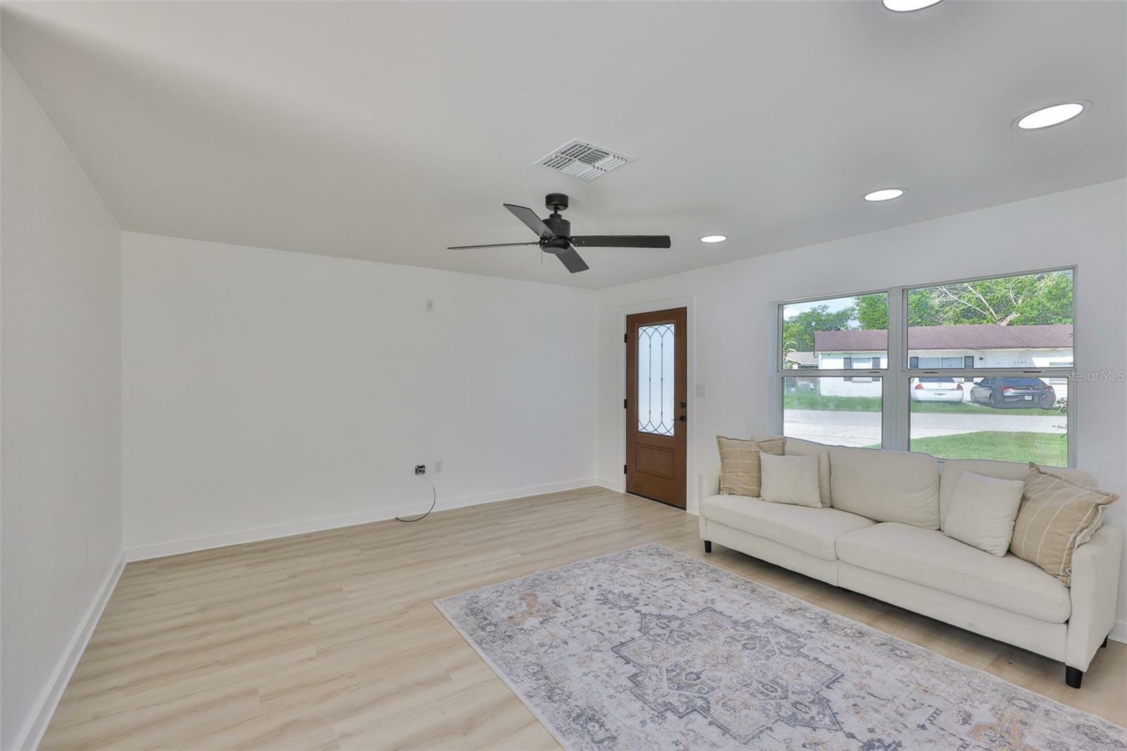 Property Photo: 1110 Waterview Boulevard E FL 33801