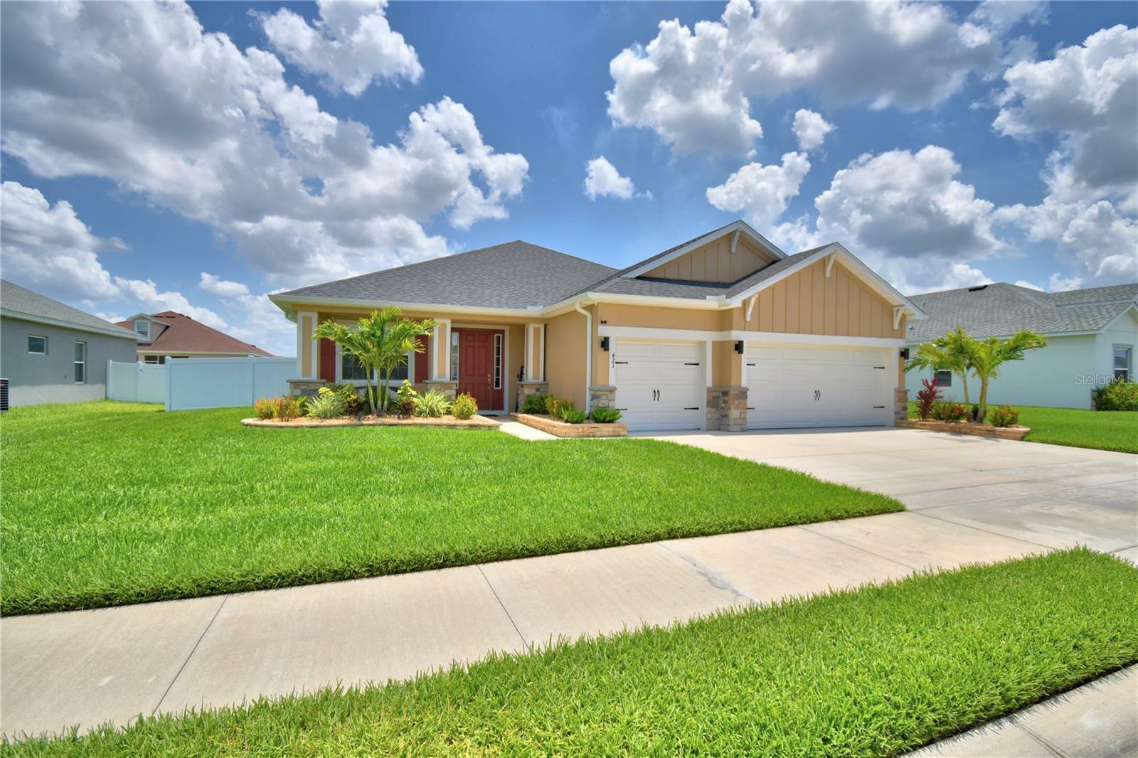 Property Photo: 421 Riders Loop FL 33823