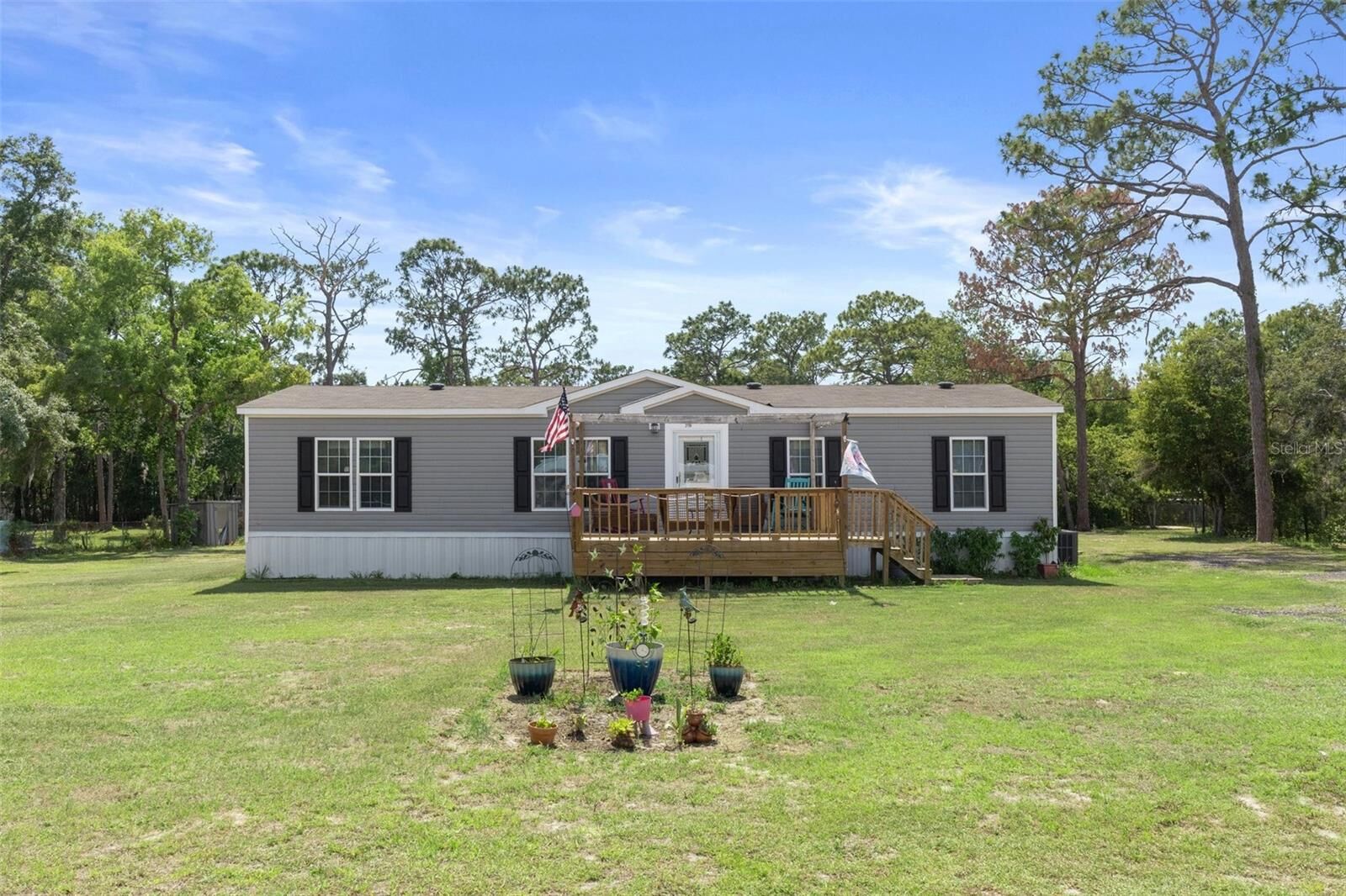 Property Photo:  2110 S Colonial Avenue  FL 34448 