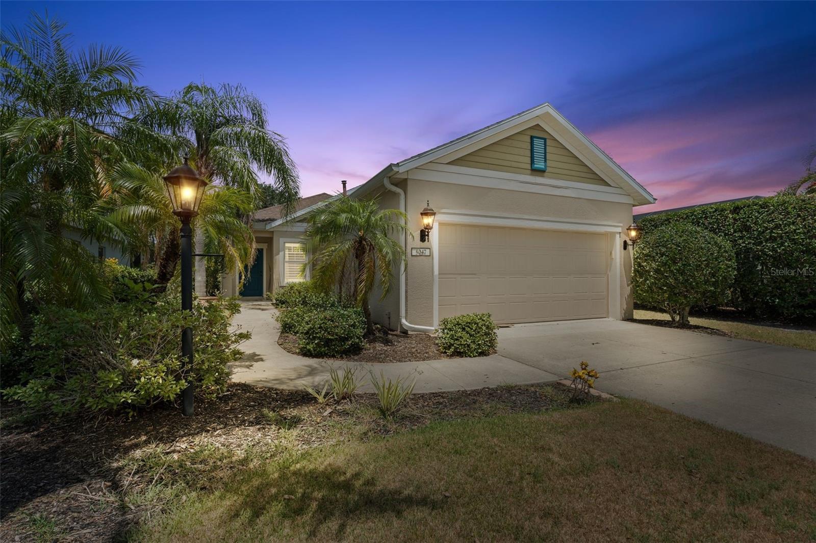 Property Photo: 5047 Newport News Circle FL 34211