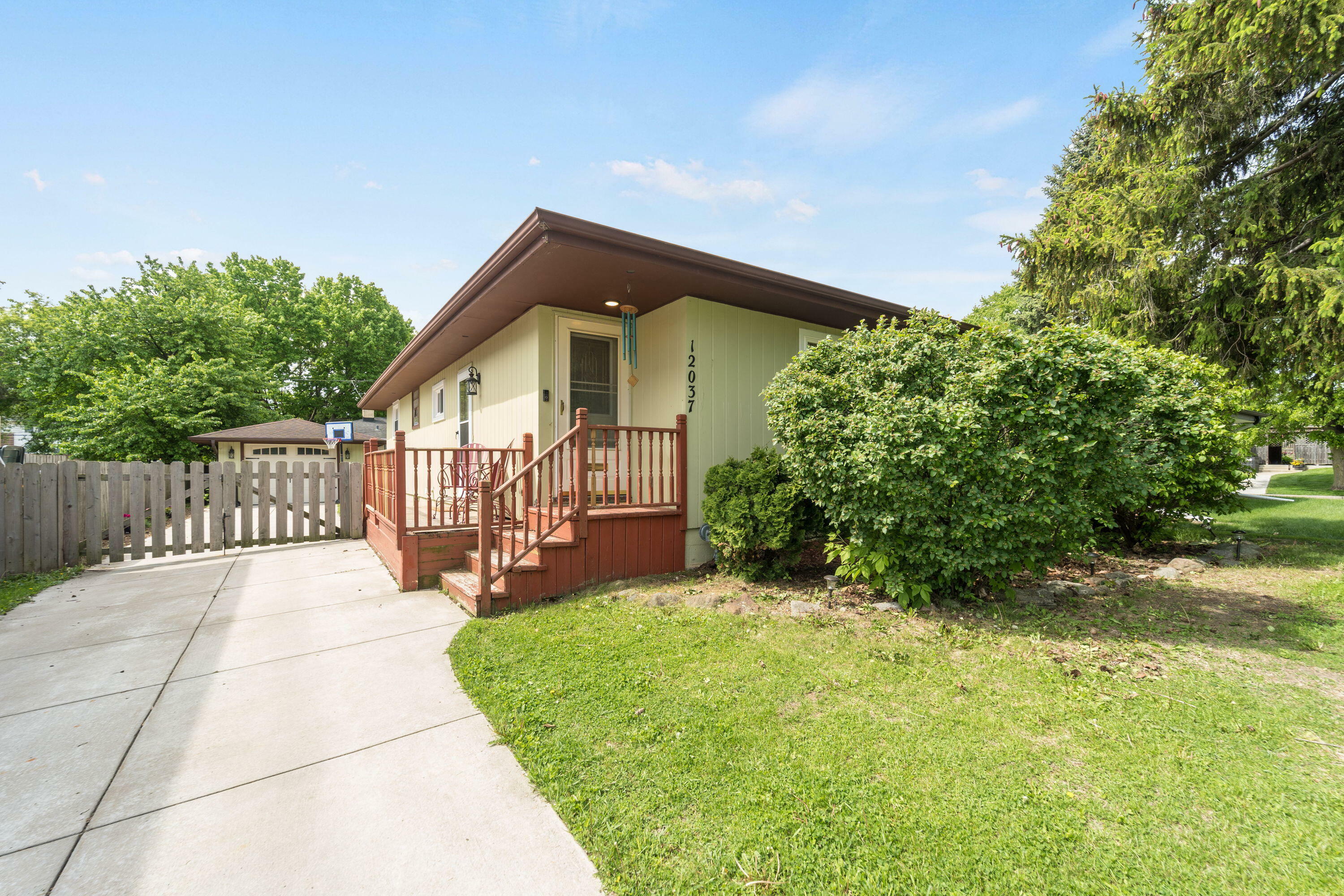 12037 W Rainbow Ave  West Allis WI 53214 photo