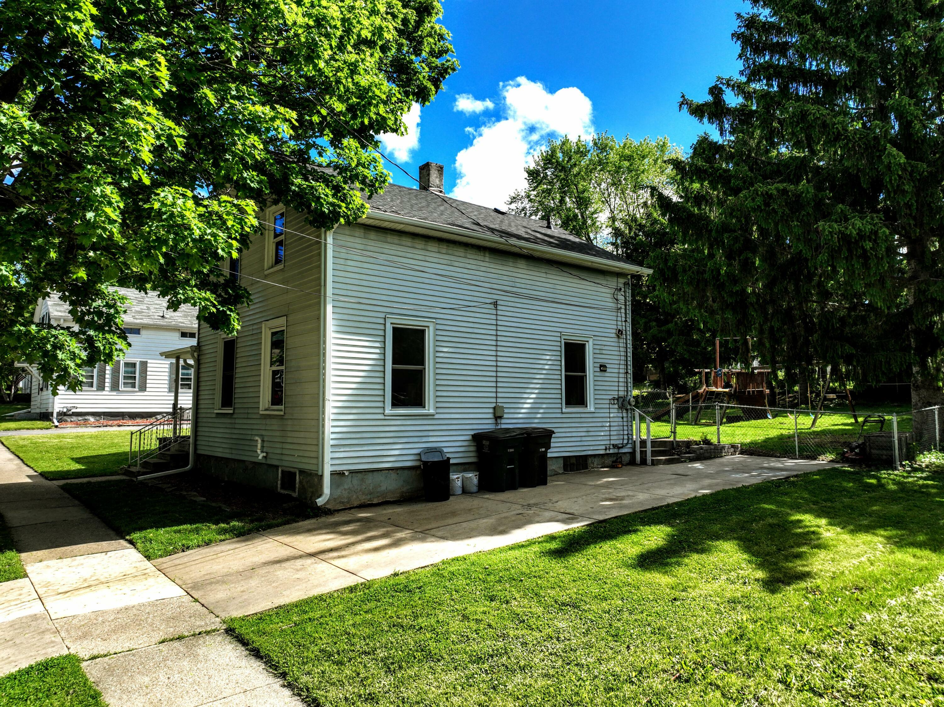 Property Photo: 126 N Wilson Ave WI 53549