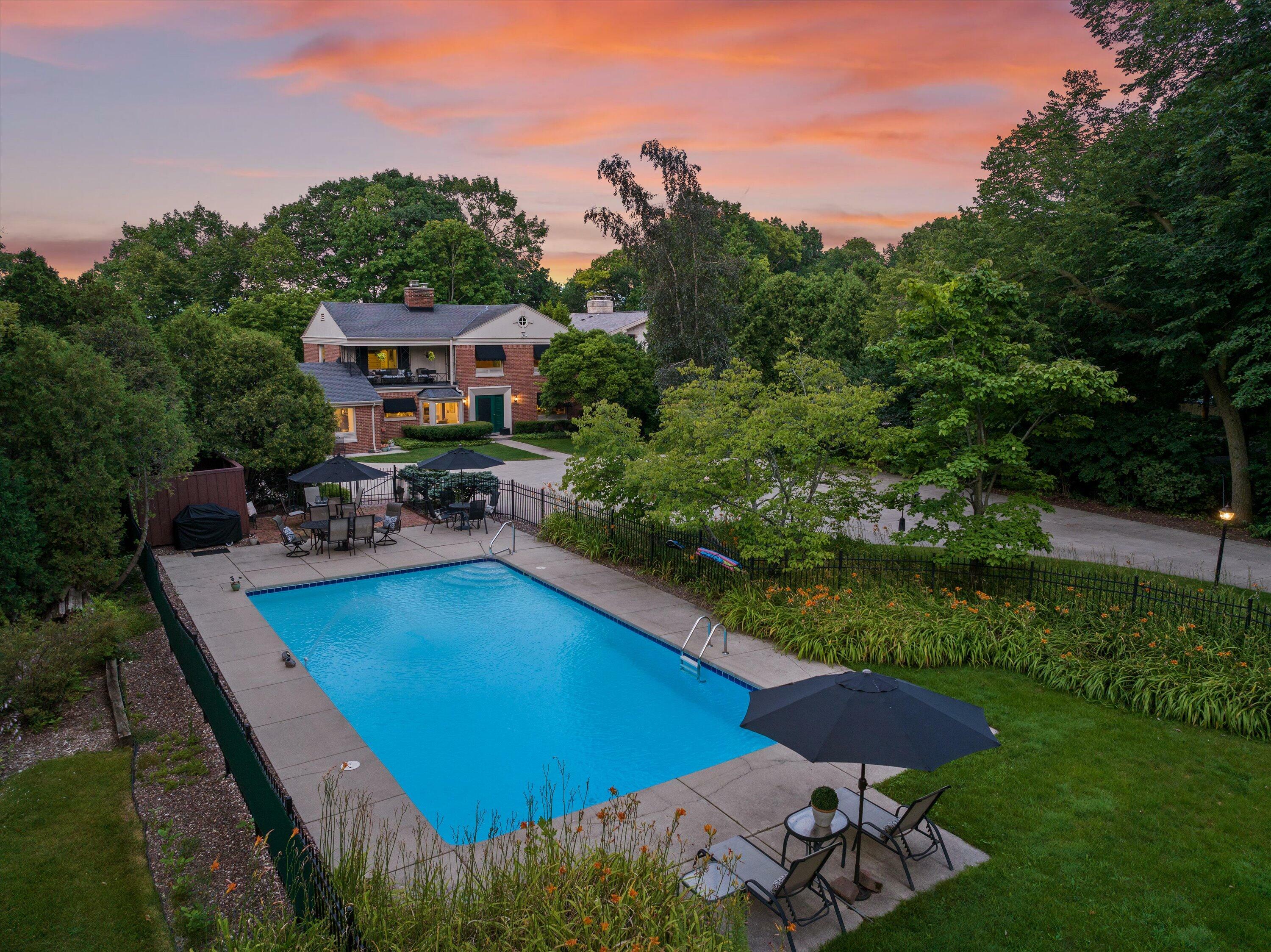 4696 N Lake Dr  Whitefish Bay WI 53211 photo