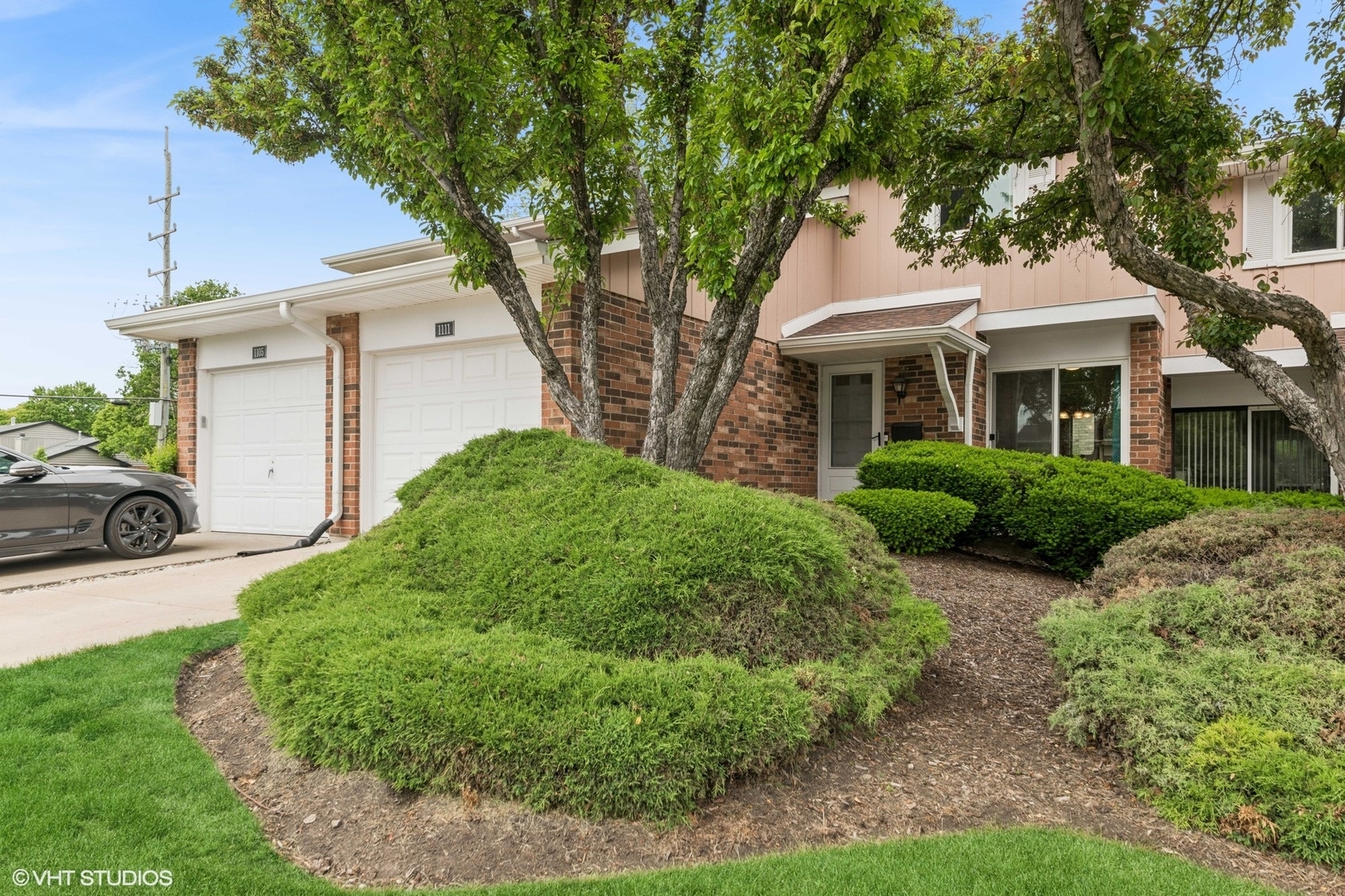 Property Photo: 1111 Rhodes Court IL 60189