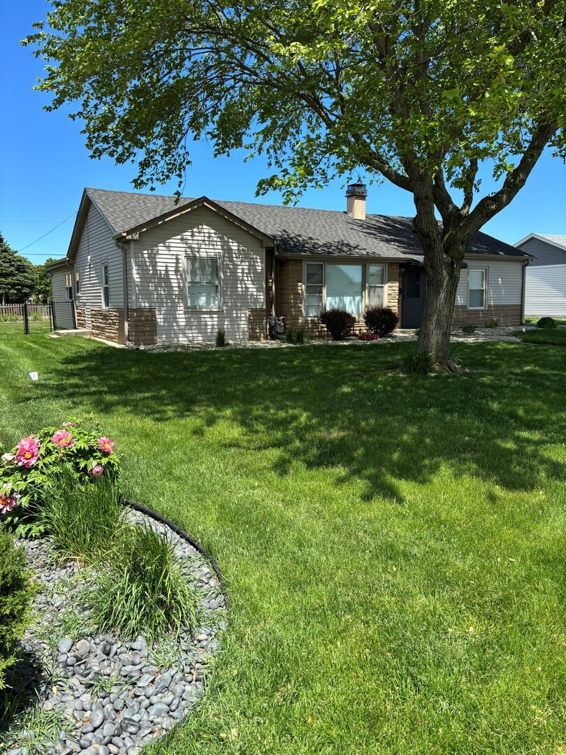 Property Photo: 8122 W Winnemac Avenue IL 60706