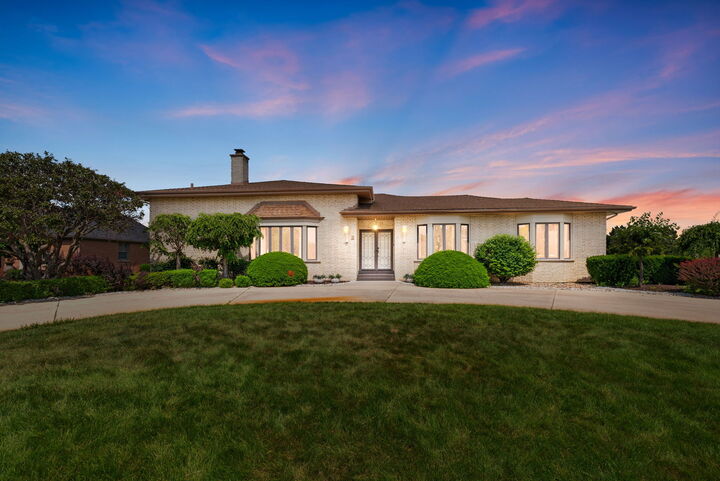 Property Photo: 2 Hamilton Lane IL 60523