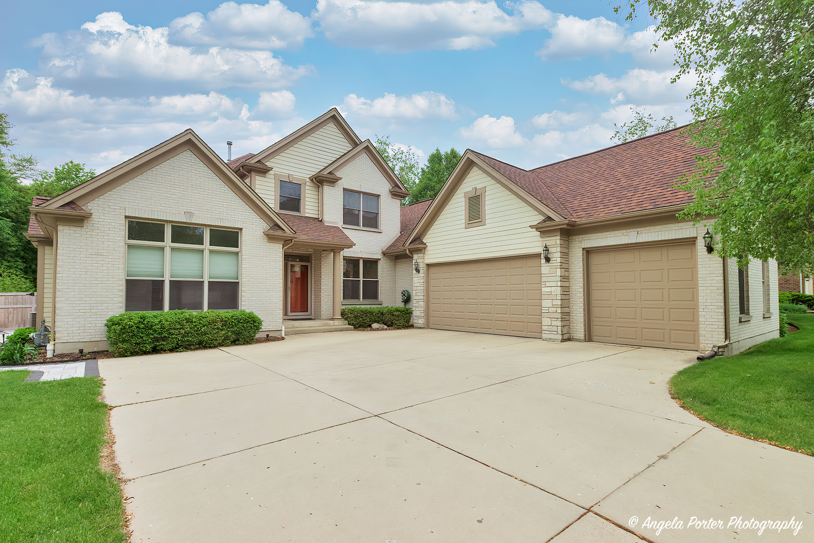 Property Photo: 745 Ceresia Drive IL 60014