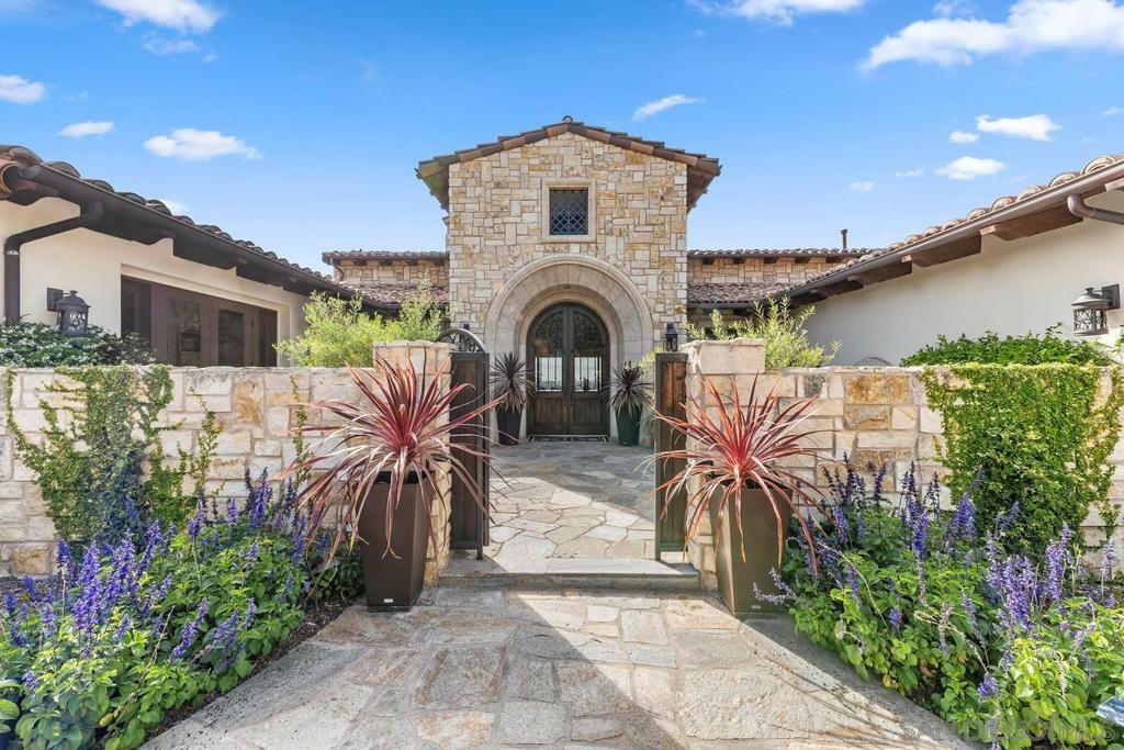 Property Photo: 8411 Run Of The Knolls CA 92127