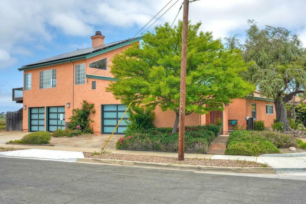 Property Photo: 3850 Hiawatha Way CA 92117