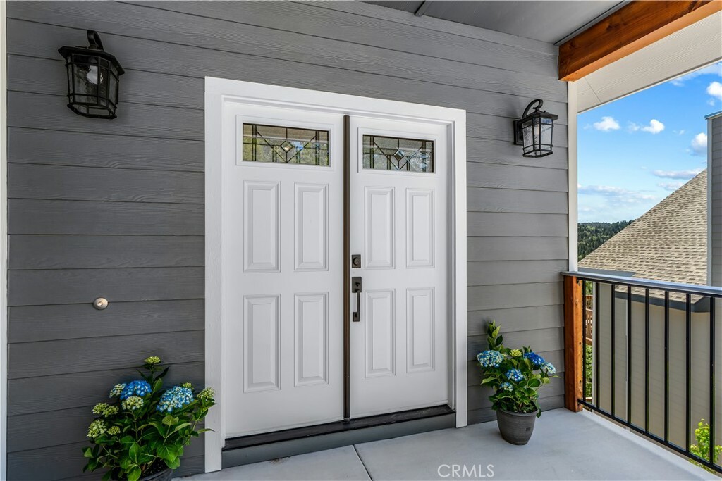 Property Photo: 851 Madera Lane CA 92352
