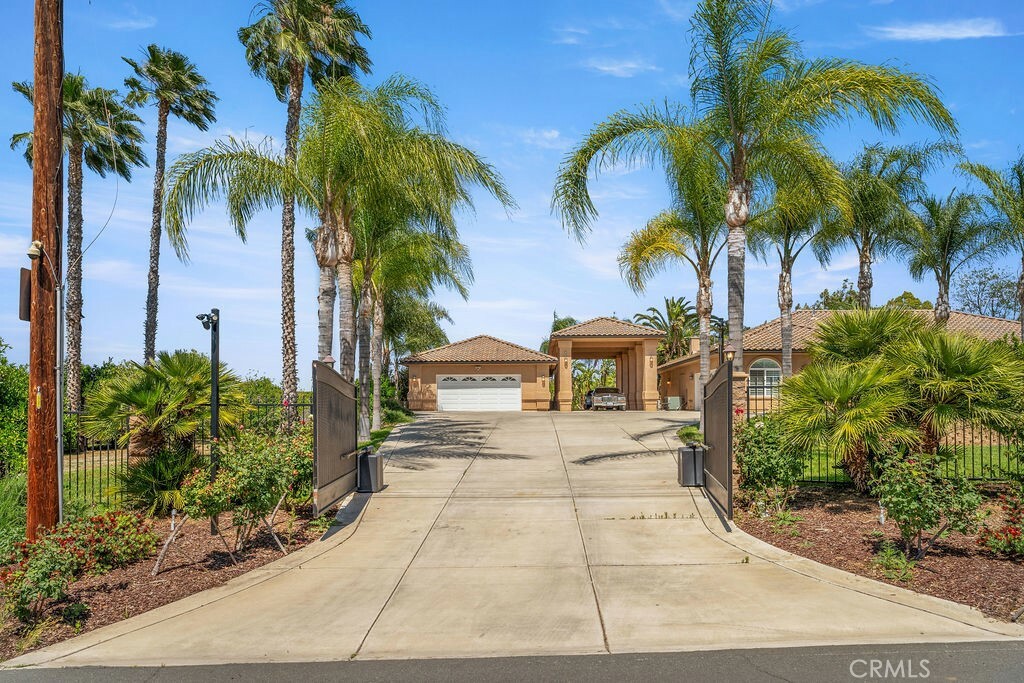 Property Photo: 2189 Myers Street CA 92503
