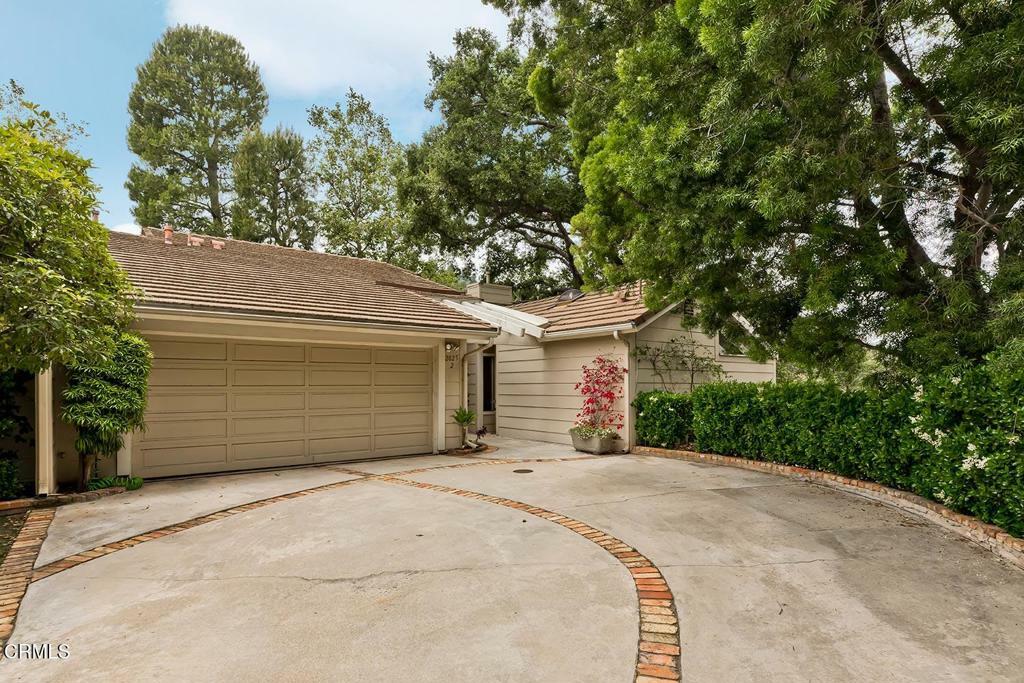 Property Photo:  2025 Rosemont Avenue 2  CA 91103 