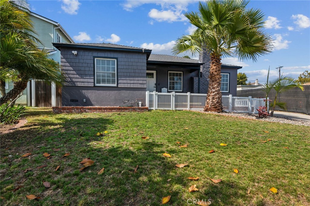 Property Photo:  703 Avenue D  CA 90277 