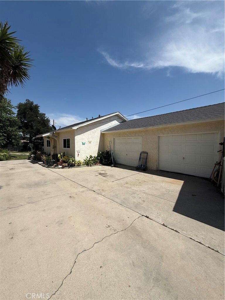 Property Photo:  1275 Davidson Avenue  CA 92411 
