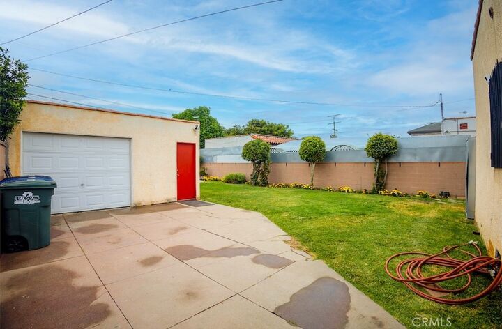 Property Photo:  2946 Missouri Avenue  CA 90280 