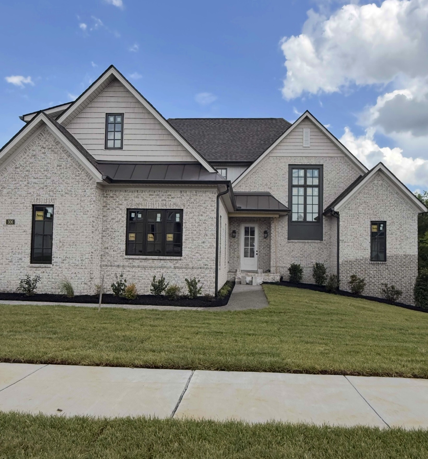 Property Photo: 306 Oaks Xing TN 37087