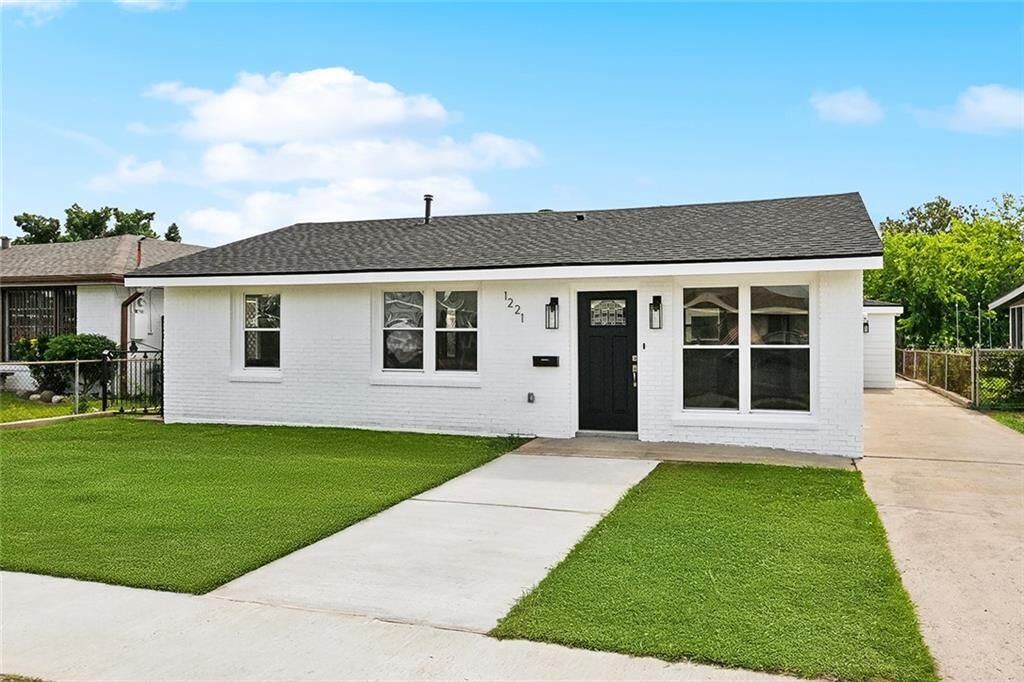 Property Photo: 1221 Gaudet Drive LA 70072