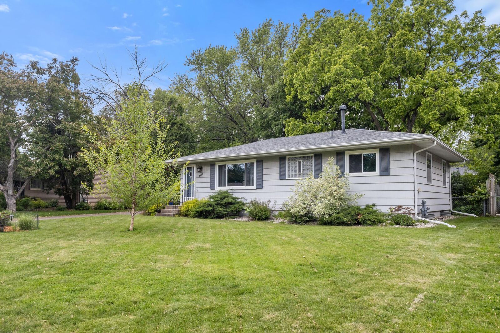 Property Photo:  4333 Diamond Drive  MN 55122 