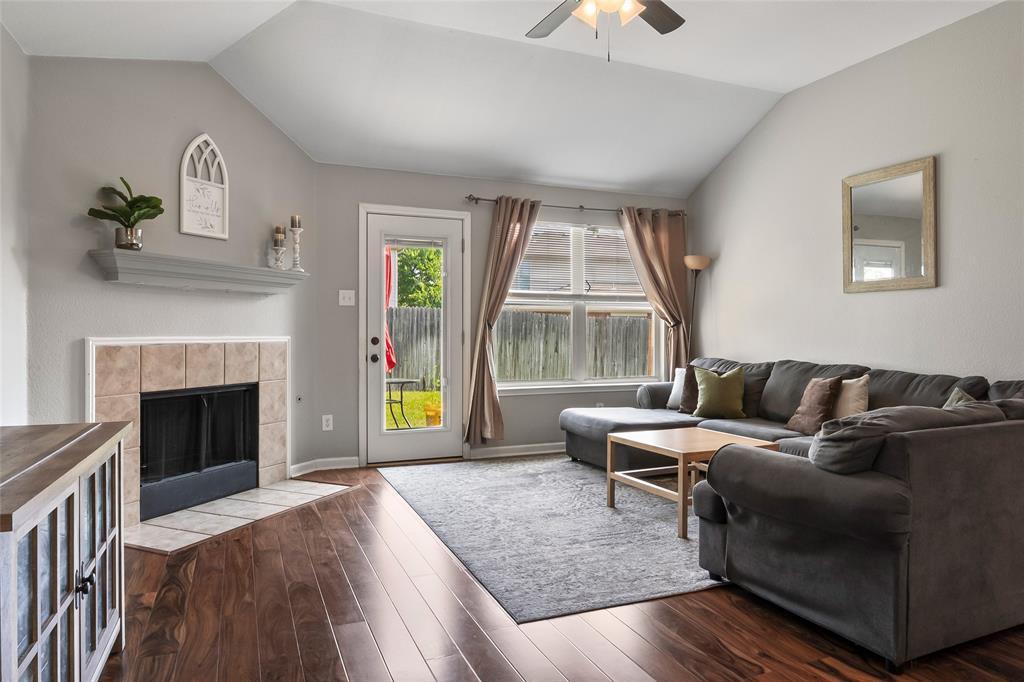 Property Photo: 1433 Wind Dancer Trail TX 76131