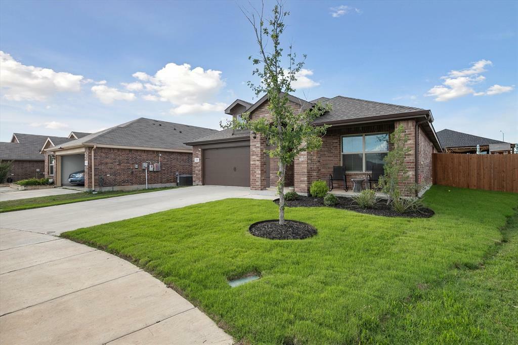 Property Photo:  404 Huntsman Lane  TX 76131 