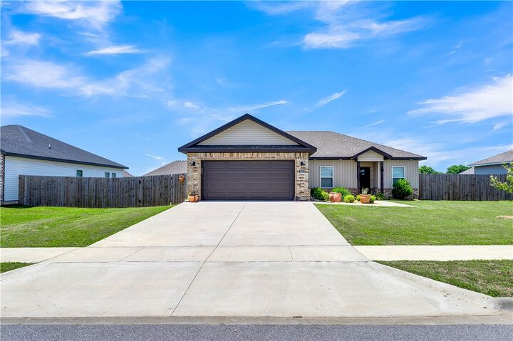 Property Photo: 369 N Wyandotte Street AR 72730