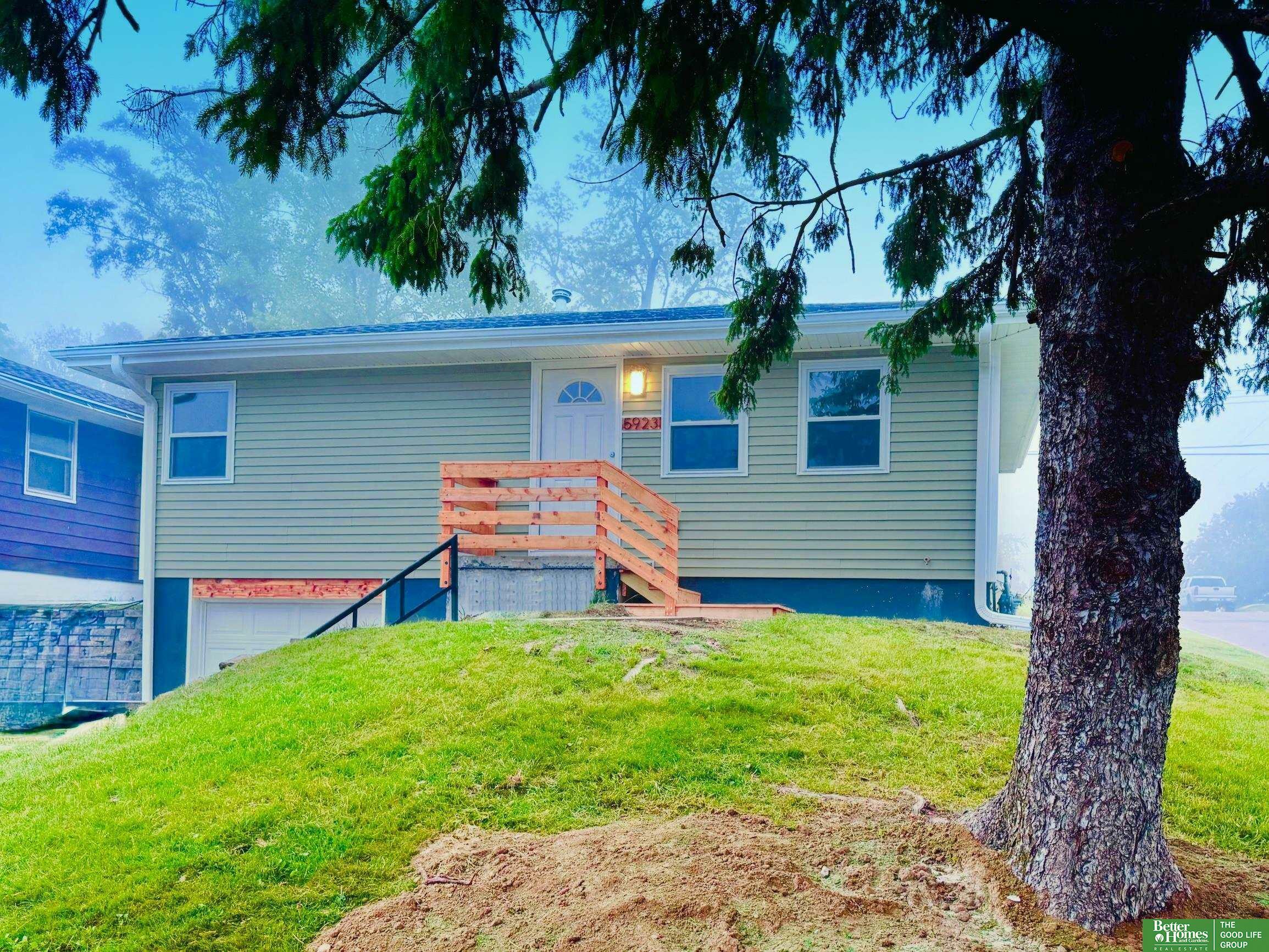 Property Photo: 5923 S 50 Street NE 68117