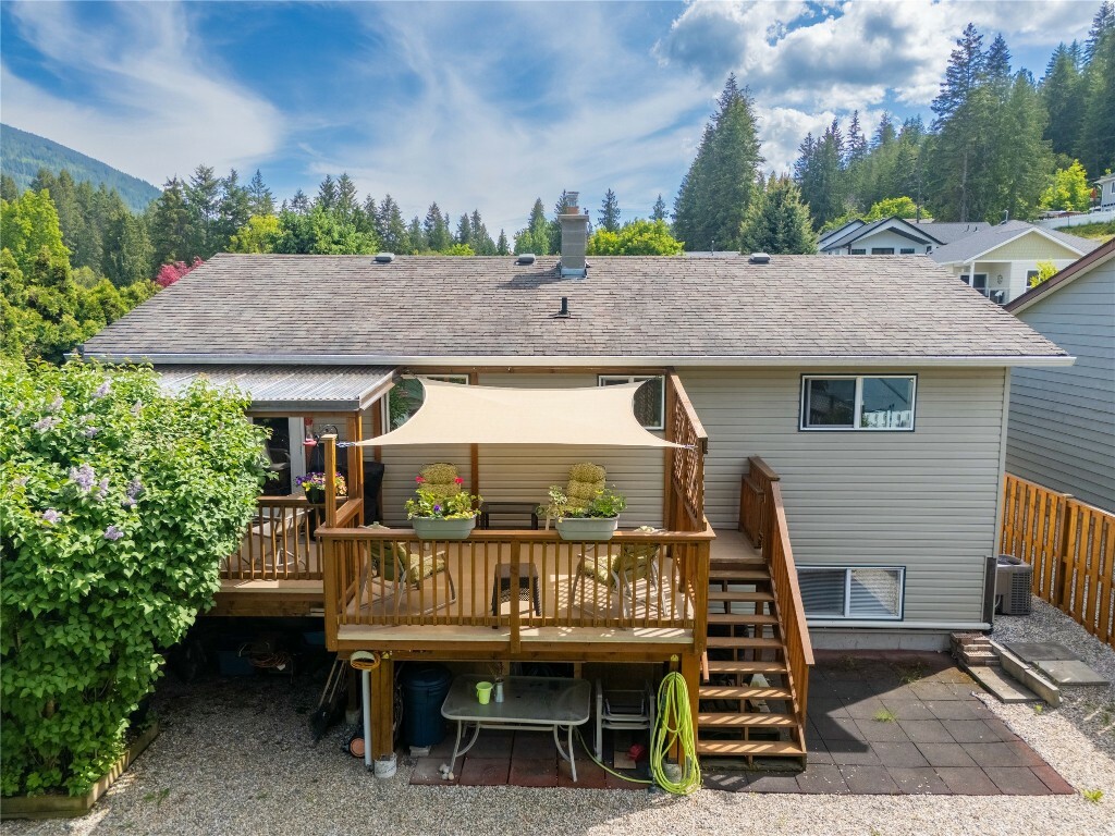 Photo de la propriété: 4651 71 Avenue NE BC V0E 1K0