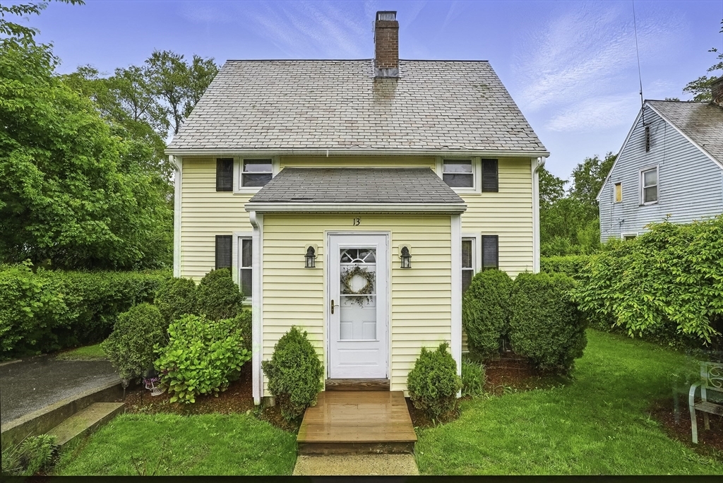Property Photo: 13 Delaval Rd MA 01606