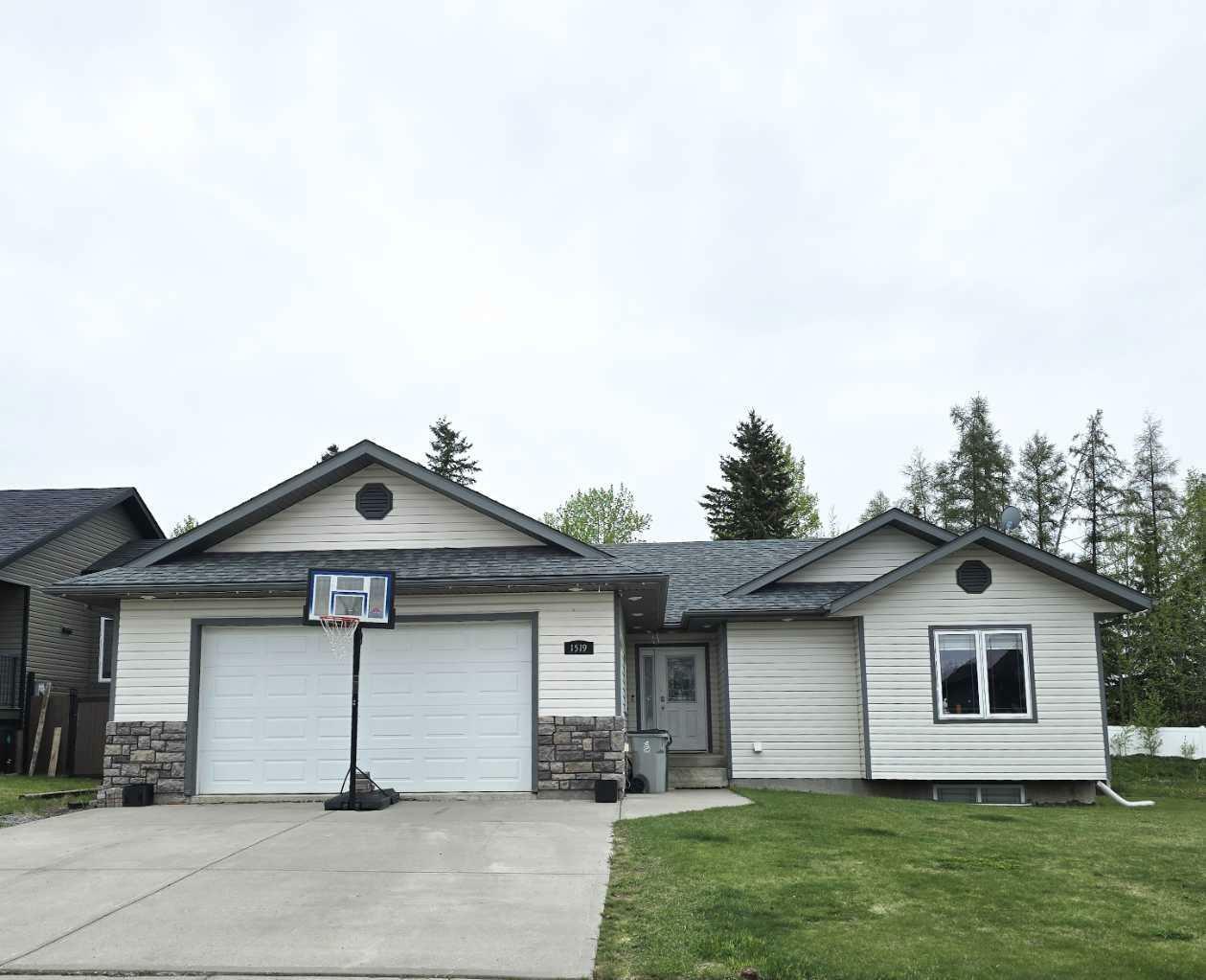 1519 41 Street  Edson AB T7E 0A5 photo